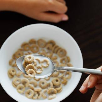cereal-loops-with-milk