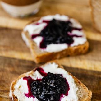 multigrain-toast-with-cream-cheese-and-blueberry-jam
